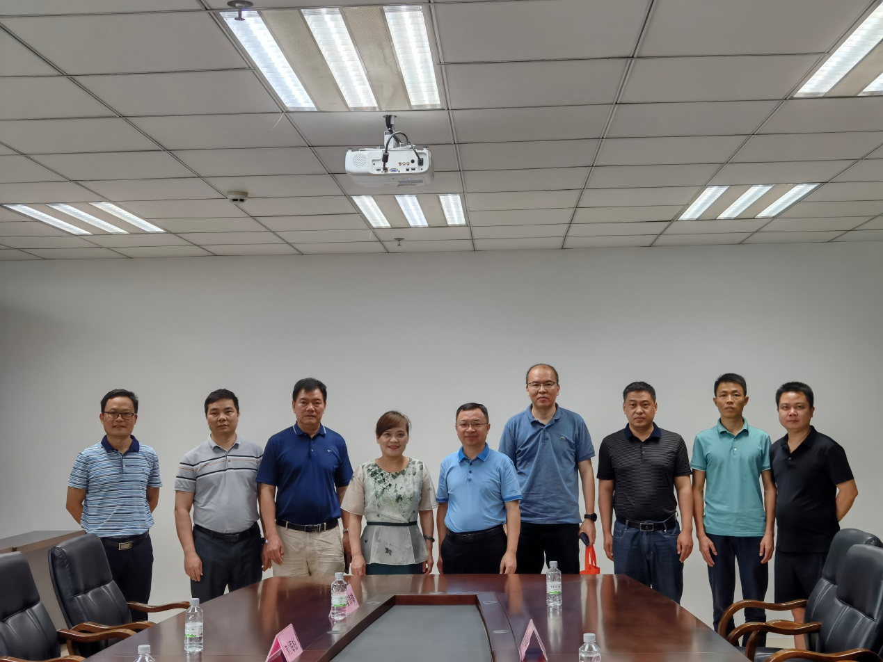 谢东副校长一行与广西壮族自治区星空体育(中国)官方网站-xingkong sports
工程质量检测中心领导合影