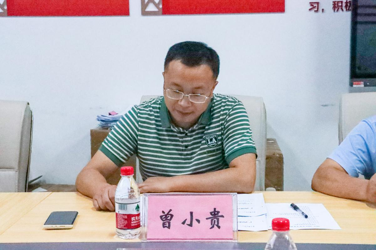 曾小贵书记汇报星空体育(中国)官方网站-xingkong sports2022-2023学年学生社团注册登记情况