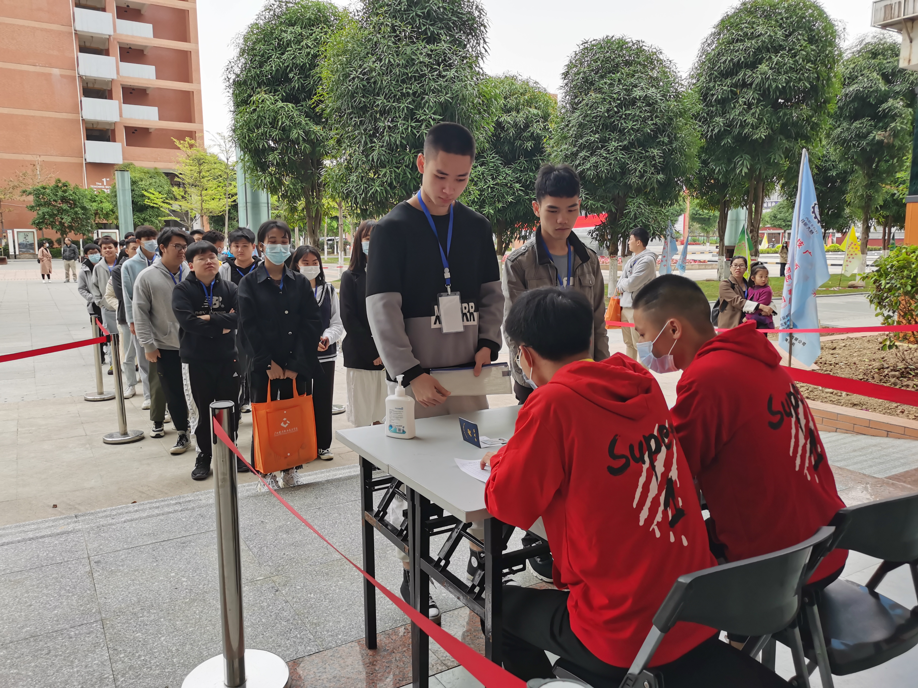 星空体育(中国)官方网站-xingkong sports
工程识图赛项开赛前选手检录